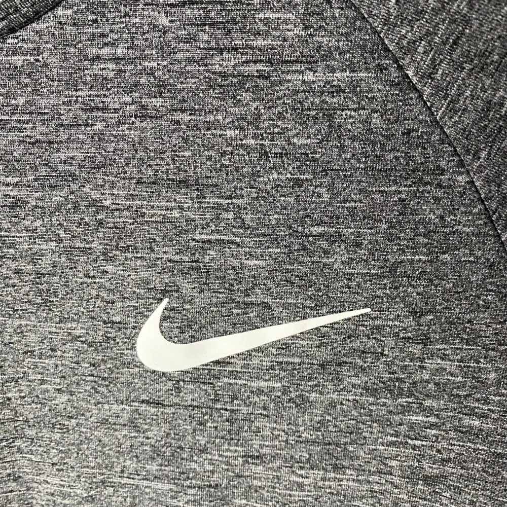 Nike Swim Rash Guard Mens Small Gray Dri-FIT UPF 40+ NESSA589 Short Sleeve Shirt